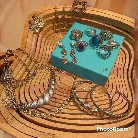 PaRt oF mY cARoLyN PoLLaCk / siMiLaR jeWerLy nAmE bRaNd coLLeCtiOn~ advice?!? - Picture 2 of 2